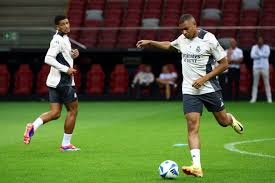 硬核解读莱万在拜仁的技战术打法 何以让巴萨斥巨资签下他.